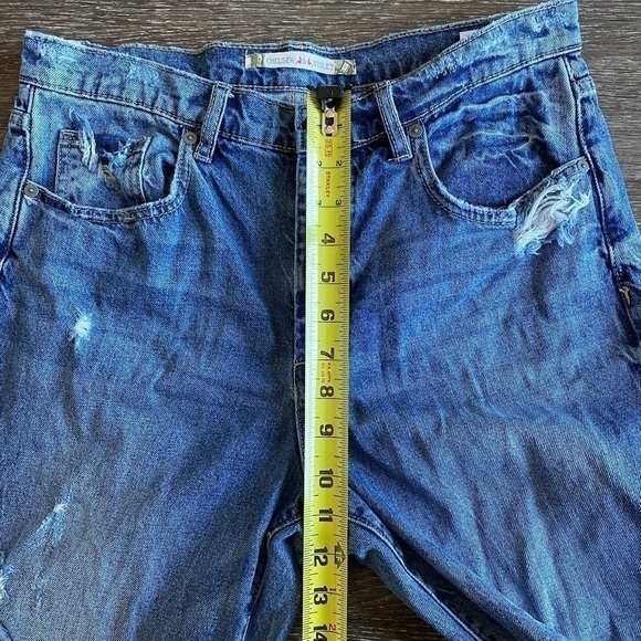 Chelsea and Violet distressed denim mom jeans.
Size 31 - Picture 12 of 14
